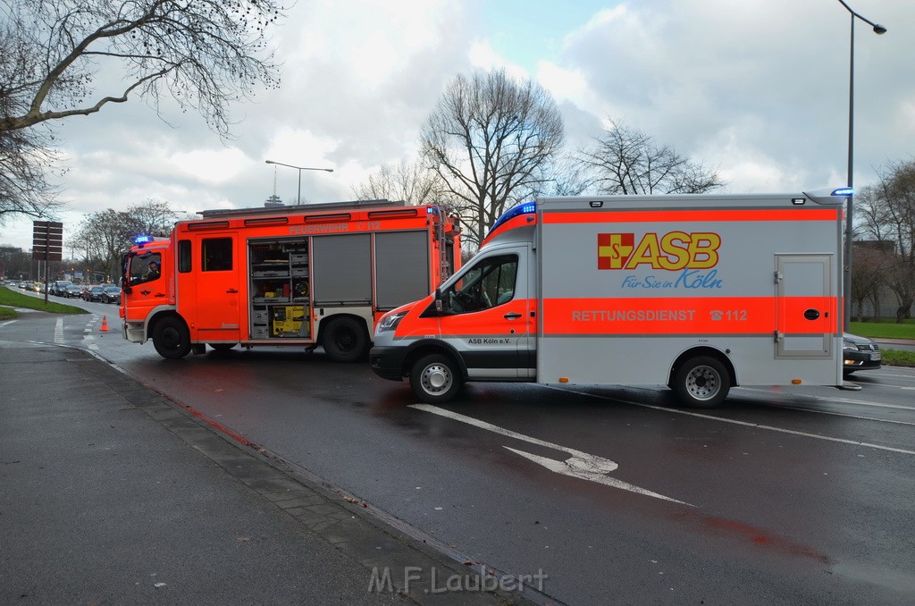 VU Pkw Ampel Koeln Universitaetstr Duerenerstr P03.JPG - Miklos Laubert